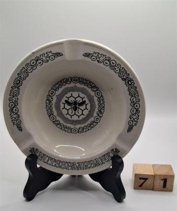 Asbak met bij, Nutsspaarbank, nr. 071 beschikbaar voor biedingen