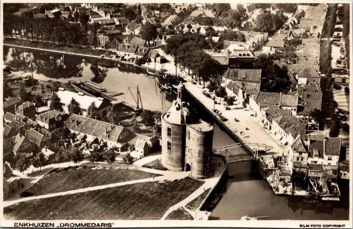 Enkhuizen - Drommedaris luchtfoto, Verzamelen, Ansichtkaarten | Nederland, Ongelopen, Noord-Holland, 1920 tot 1940, Verzenden