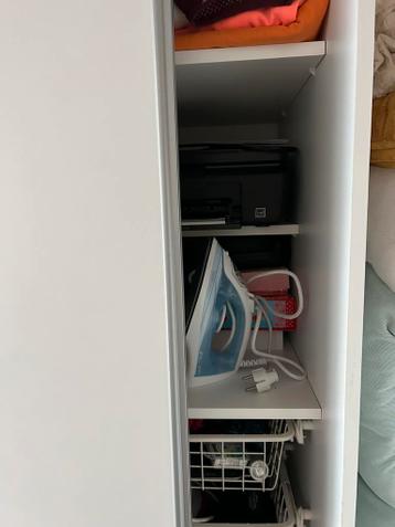 Degelijke kledingkast met  schuifdeuren. Geheel gratis - afbeelding 2