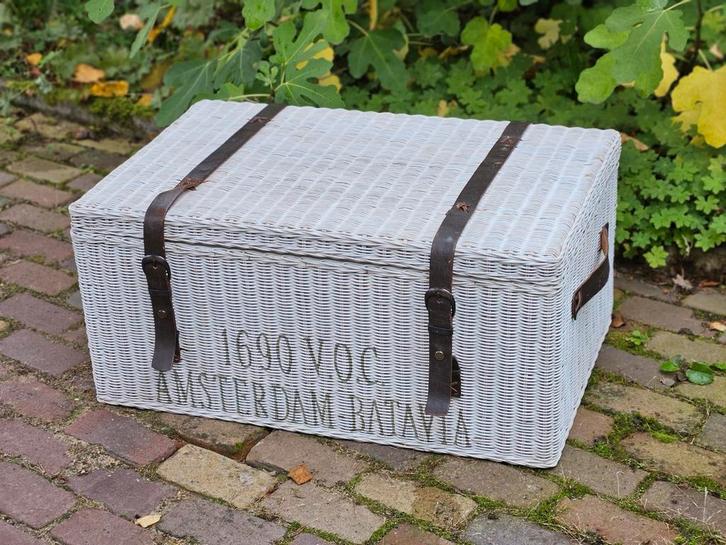 Oude rieten witte hutkoffer, mand brocante vintage kist, Antiek en Kunst, Curiosa en Brocante, Ophalen of Verzenden