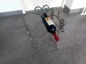 Hand gesmeed wijnrek voor zes flessen jaren 60. beschikbaar voor biedingen