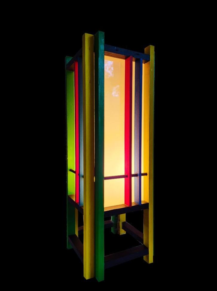 Zeer mooie unieke tafellamp Rietveld geinspireerd, Huis en Inrichting, Lampen | Tafellampen, Gebruikt, Minder dan 50 cm, Hout