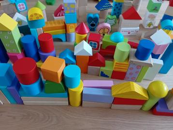 Houten blokken incl woezel en pip set beschikbaar voor biedingen