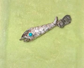 Zilveren Vis Hanger met Turquoise Oog beschikbaar voor biedingen