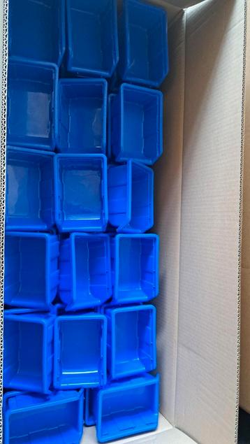 Opbergbakjes. 390 stuks. Zo goed als nieuw. beschikbaar voor biedingen
