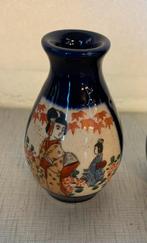 Vaasjes twee Vintage Japanse satsuma miniatuurvaasjes, Ophalen of Verzenden