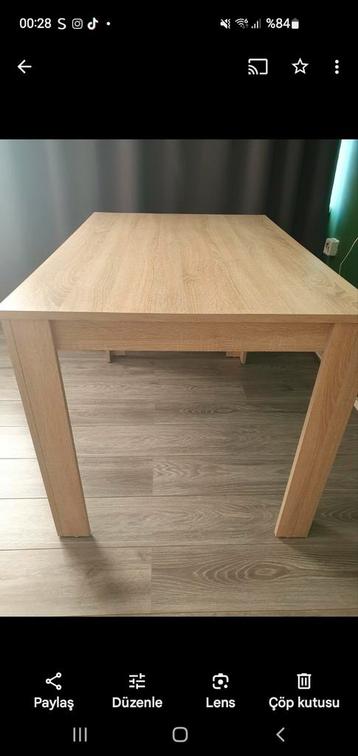 Te koop  eettafel  €10 beschikbaar voor biedingen