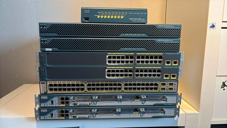 Cisco equipment, Computers en Software, Netwerk switches, Gebruikt, Ophalen
