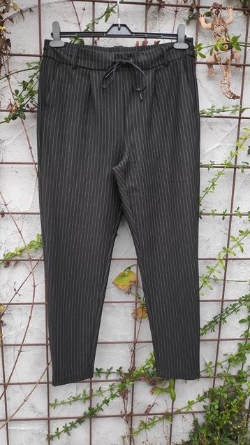 ONLY Tapered Bandplooibroek zwart/krijtstreep, Maat L, L 34 beschikbaar voor biedingen