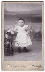 CDV Kind Meisje Witte Jurk - Foto Henning - Elizabeth Vreke, Gebruikt, Foto, Ophalen of Verzenden, Voor 1940