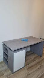 Bureau 70 x 140 cm beton ULLITS, Zo goed als nieuw, Ophalen, Bureau