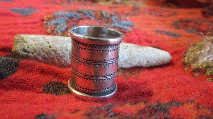 Toeareg kunst, zilveren ring, maat 1,7cm, 2,3 hoogte, uniek, Sieraden, Tassen en Uiterlijk, Ringen, Zo goed als nieuw, Dame of Heer