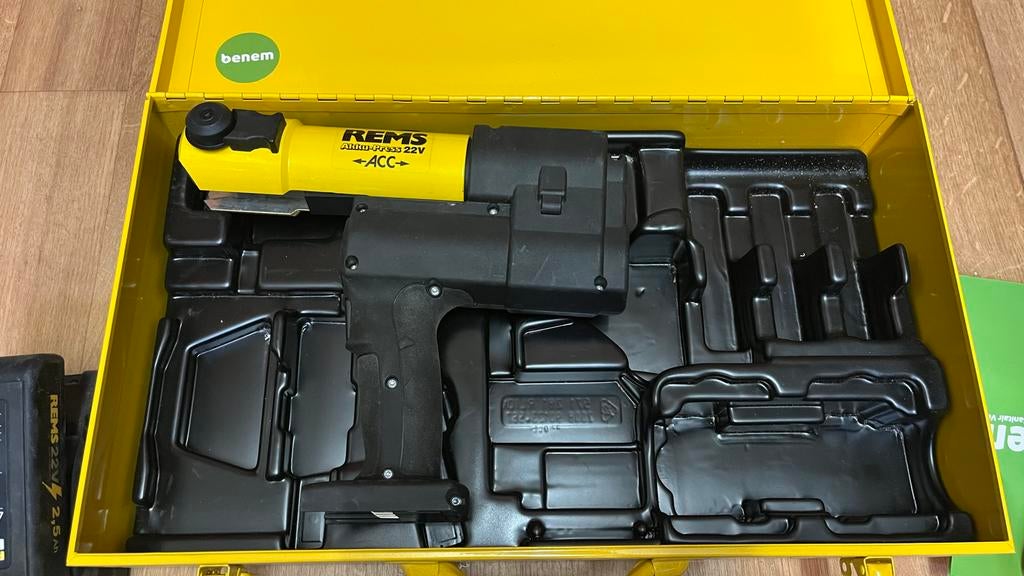 Rems Perstang met 3 persbekken, Doe-het-zelf en Verbouw, Gereedschap | Overige machines, Gebruikt, Ophalen