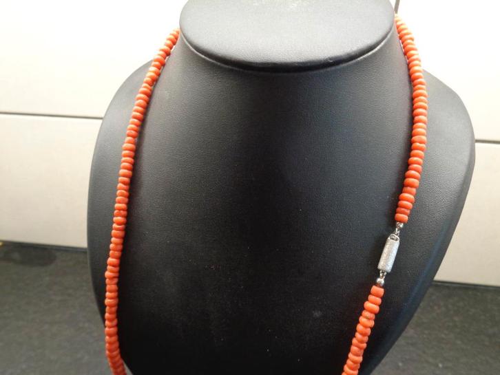 Bloedkoralen ketting met wit gouden slot, Sieraden, Tassen en Uiterlijk, Antieke sieraden, Ketting, Goud, Met edelsteen, Verzenden