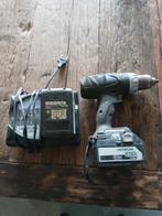 Hitachi schroefmachine lader en 2 accu's, Doe-het-zelf en Verbouw, Gereedschap | Boormachines, Ophalen, Gebruikt, Boor- en Schroefmachine