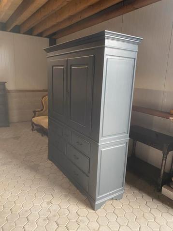 Grote Kabinet Kast beschikbaar voor biedingen