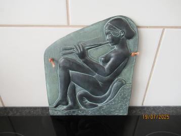 OUDE PLAQUETTE FLUITSPELER-ART DECO STIJL -GREECE/GRIEKELAND beschikbaar voor biedingen