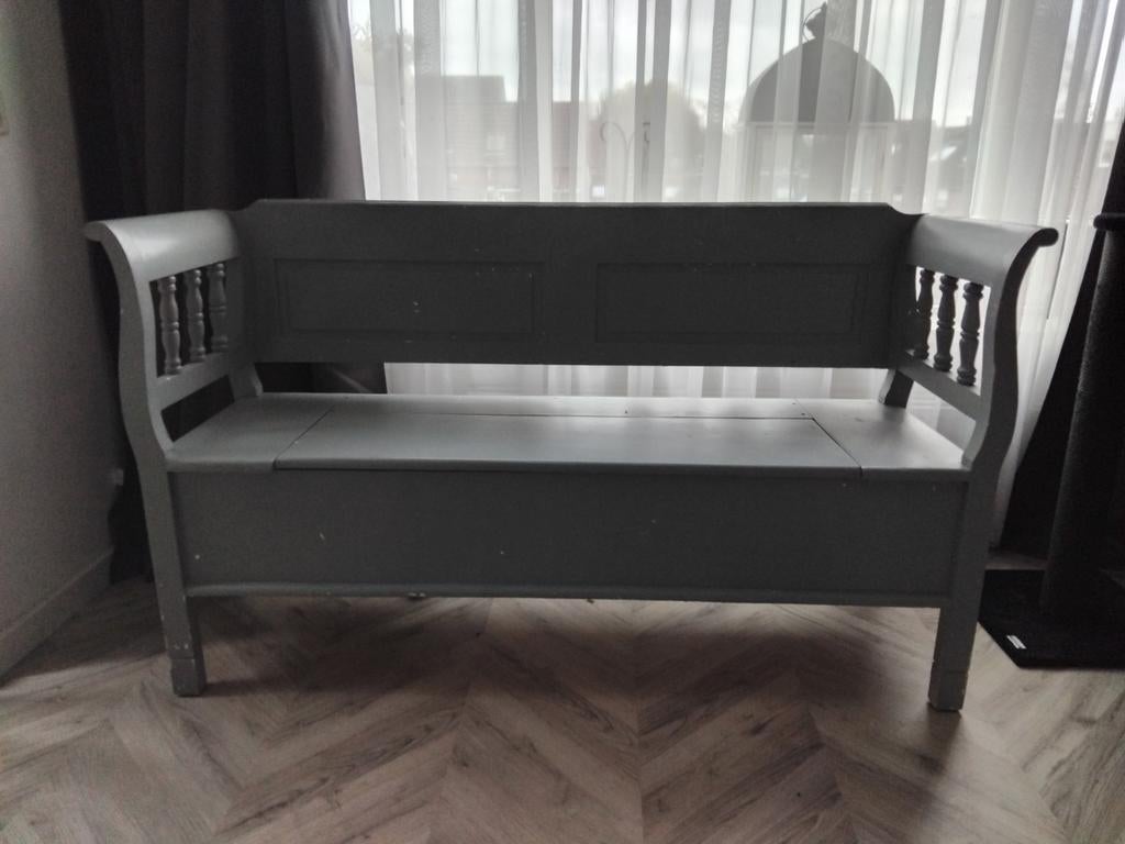 2 stuks grijze vintage banken, Antiek en Kunst, Antiek | Meubels | Stoelen en Banken, Ophalen of Verzenden