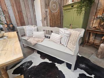 Beige Klepbank  beschikbaar voor biedingen