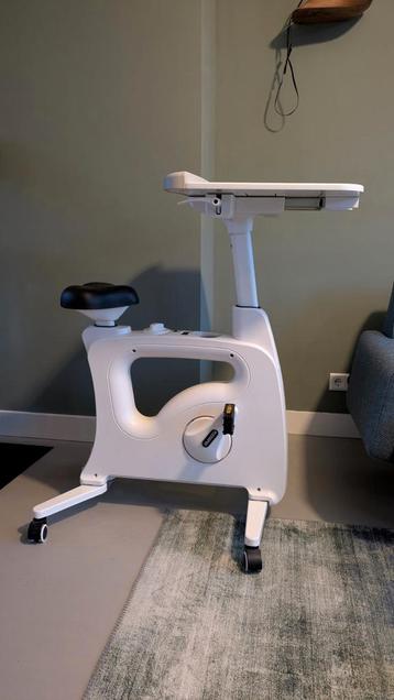 Zit-sta bureau + bureaufiets Flexispot beschikbaar voor biedingen