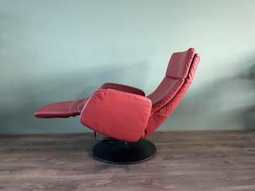 Nette rode leren elektrische relax fauteuil / relax stoel beschikbaar voor biedingen