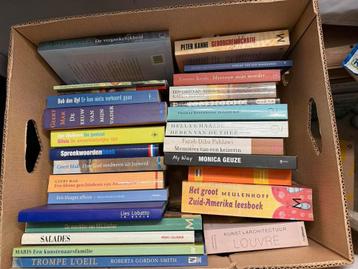 5 Bananendozen vol Boeken beschikbaar voor biedingen