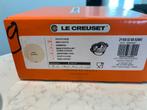 Nieuwe Le Creuset kleur Amandel hartjespan in de doos, Gietijzer, Nieuw, Ophalen of Verzenden, Keramische plaat