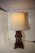 Tafellamp met ronde kap op hardhouten voet., Ophalen of Verzenden, Hout, Klassiek, Minder dan 50 cm