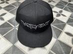 "Logo" Cap zwart van Iron Maiden, Verzamelen, Muziek, Artiesten en Beroemdheden, Gebruiksvoorwerp, Emen, Nieuw, "Logo" Cap zwart van Iron Maiden