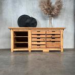 Oude bakkerswerkbank, houten werkbank, toonbank, dressoir