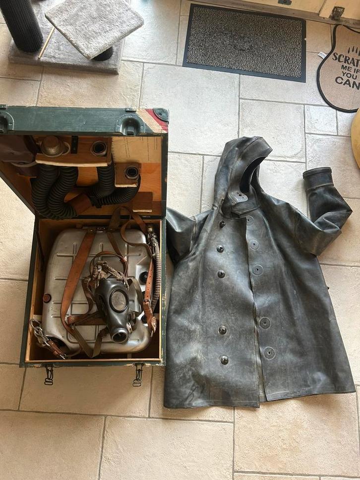 Museumstuk: gas-schutzgerat met masker en jas duits wo2 ww2, Verzamelen, Militaria | Tweede Wereldoorlog, Kleding of Schoenen