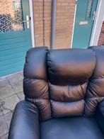 Relaxstoel - Zwart Leer - Comfortabel met staop functie, Ophalen, Gebruikt, Leer, 50 tot 75 cm