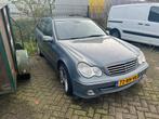 Mercedes-Benz C-Klasse 2.2 CDI C200 Combi 2005 Grijs, Auto's, Mercedes-Benz, Zwart, 4 cilinders, Parkeersensor, Leder en Stof