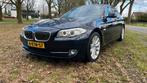 BMW 5-Serie F10 - 520i - 184pk - Aut. - 2013 - Blauw, Auto's, Origineel Nederlands, Te koop, 5 stoelen, Benzine