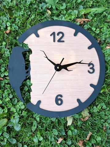 Specht klok van hout 33 cm beschikbaar voor biedingen
