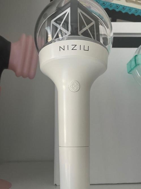 Officiële kpop/jpop merch NiziU collectie, Verzamelen, Muziek, Artiesten en Beroemdheden, Zo goed als nieuw, Foto of Kaart, Ophalen of Verzenden