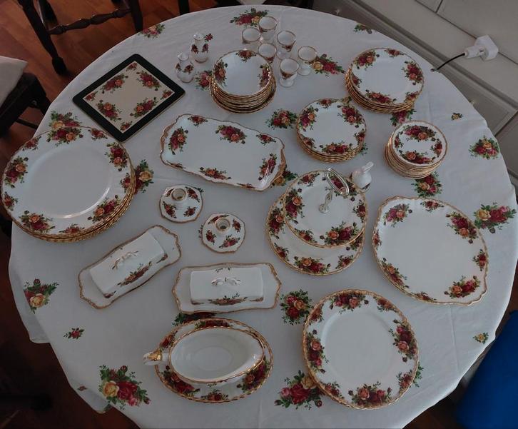 Servies Royal Albert: Old Country Roses, diverse onderdelen, Huis en Inrichting, Keuken | Servies, Zo goed als nieuw, Compleet servies