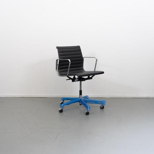 1x Vitra Eames EA 117 Bureaustoel Zwart Leer - Chroom, Huis en Inrichting, Bureaustoelen, Nieuw, Bureaustoel, Zwart, Ergonomisch