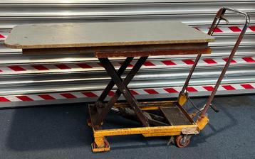 Verrijdbare heftafel beschikbaar voor biedingen