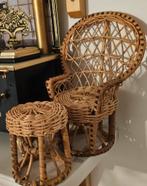 Schattig rotan stoeltje met een tafeltje, Huis en Inrichting, Stoelen, Bruin, Vintage, Riet of Rotan, Ophalen of Verzenden