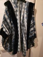 Nieuwe poncho maat 56/58, Kleding | Dames, Overige typen, Blauw, Nieuw, Ophalen of Verzenden