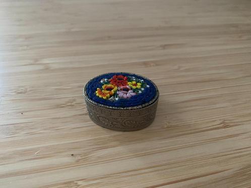 Vintage micro mozaiek pillendoosje, Antiek en Kunst, Curiosa en Brocante, Ophalen of Verzenden