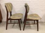 2 teakhouten stoelen. Jaren 60 design. Lois van Teefelen ?, Huis en Inrichting, Stoelen, Twee, Gebruikt, Ophalen of Verzenden