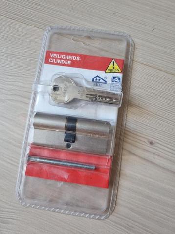 NIEUW Veiligheidscilinder SKG 2 35/35 met 3 sleutels beschikbaar voor biedingen