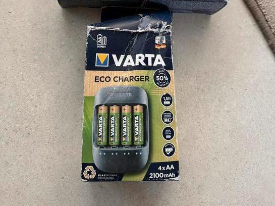 Eco Charger met 4 AA batterijen, Ophalen of Verzenden, Nieuw, Oplaadbaar