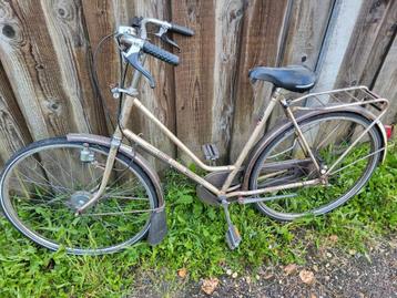 gazelle kapotte fiets beschikbaar voor biedingen