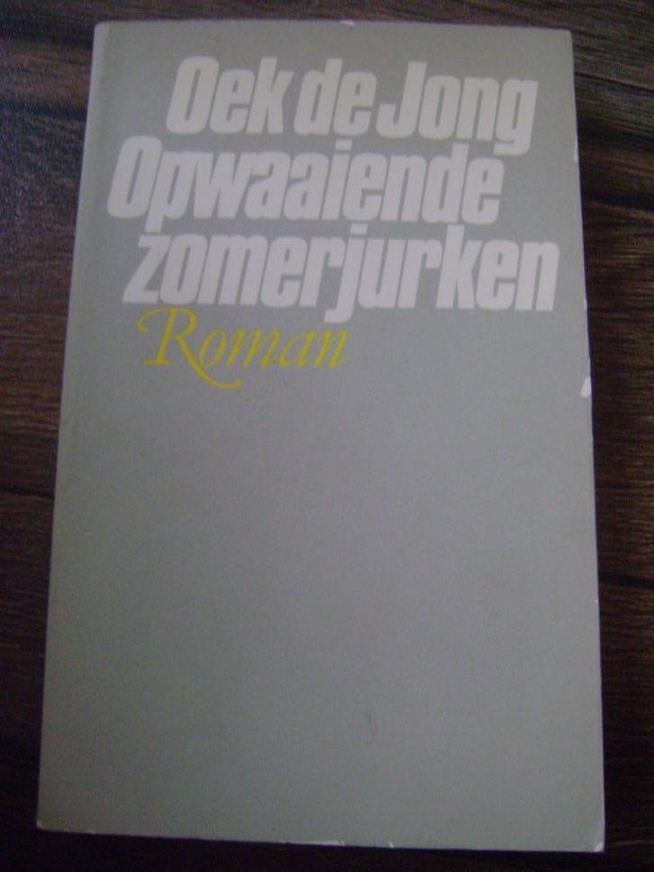 OEK DE JONG Opwaaiende zomerjurken, Boeken, Literatuur, Gelezen, Ophalen of Verzenden