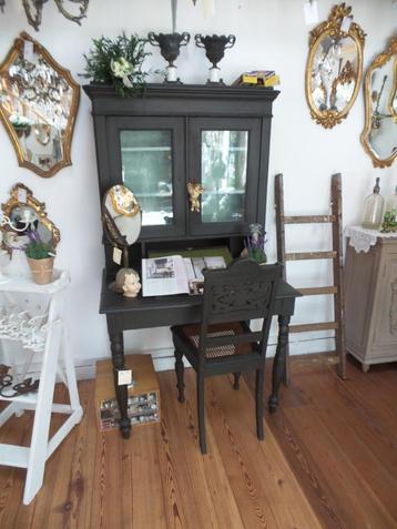 Schitterend brocante bureau inc stoel  beschikbaar voor biedingen