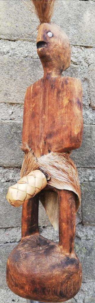 NAMJI Doll. Kameroen. Houtsnijwerk. 22 cm., Antiek en Kunst, Kunst | Niet-Westerse kunst, Ophalen