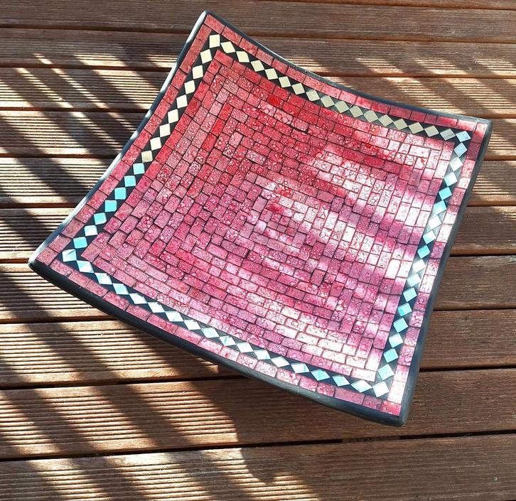 Handgemaakte Klei Schaal met Roze Tegels & Spiegels, Huis en Inrichting, Woonaccessoires | Schalen en Manden, Nieuw, Schaal, Vierkant
